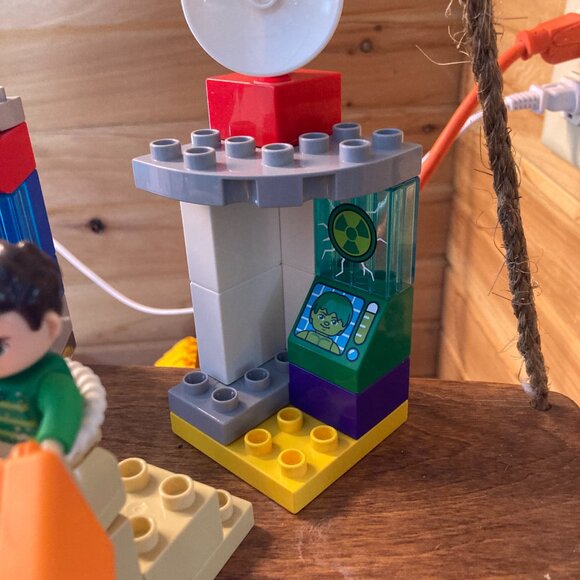 Preowned LEGO DUPLO 10876 Spider‑Man & Hulk Adventures – Complete - Picture 5 of 5